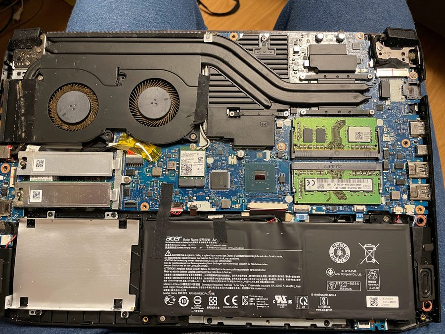 Acer Nitro 5 AN515-54 — otevřený herní notebook