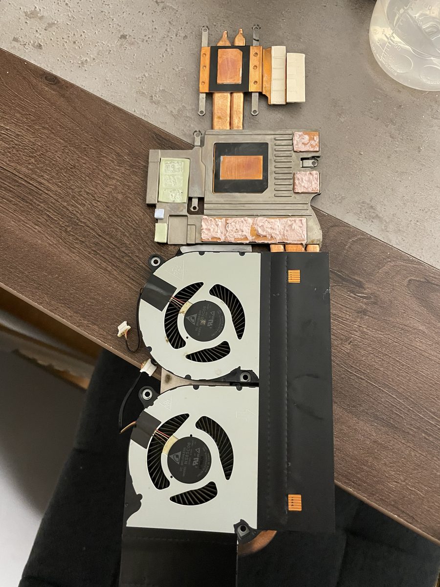 Acer Nitro 5 AN515-54 — detail prachu
