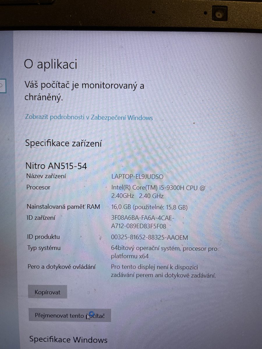 Acer Nitro 5 — ucpané výdechové žebra