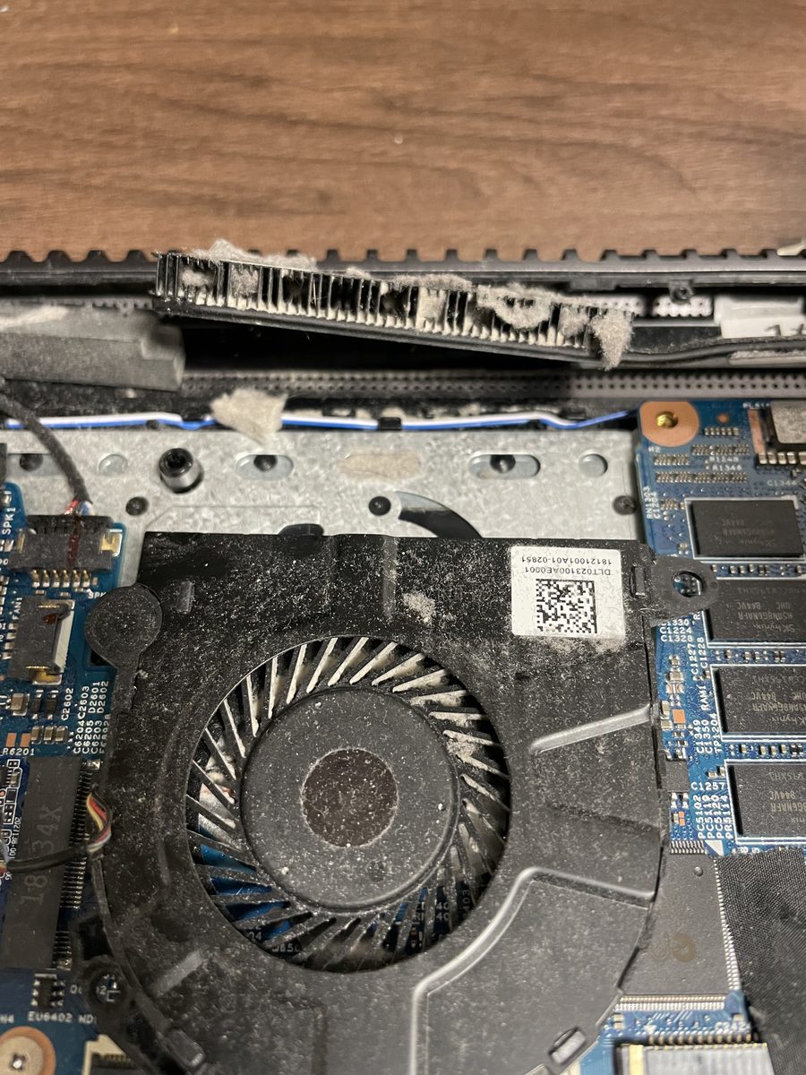 Acer Spin 5 SP515 — stará teplovodivá pasta