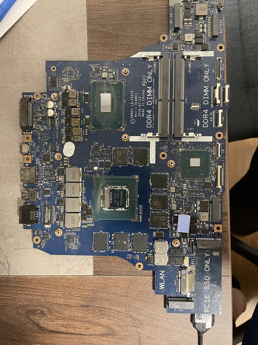 Dell Alienware 17 R15 — stará pasta na CPU i GPU