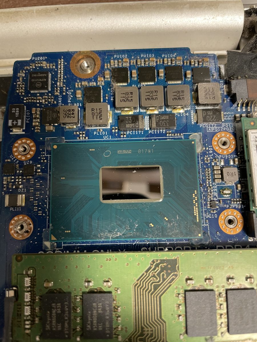 Dell G3 3579 — ucpané výdechové žebra