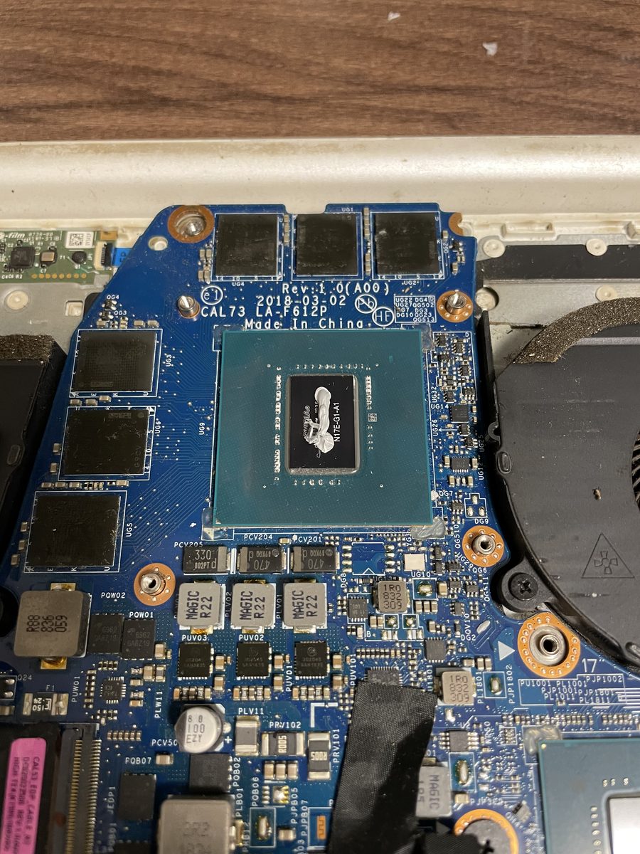 Dell G3 3579 — stará teplovodivá pasta