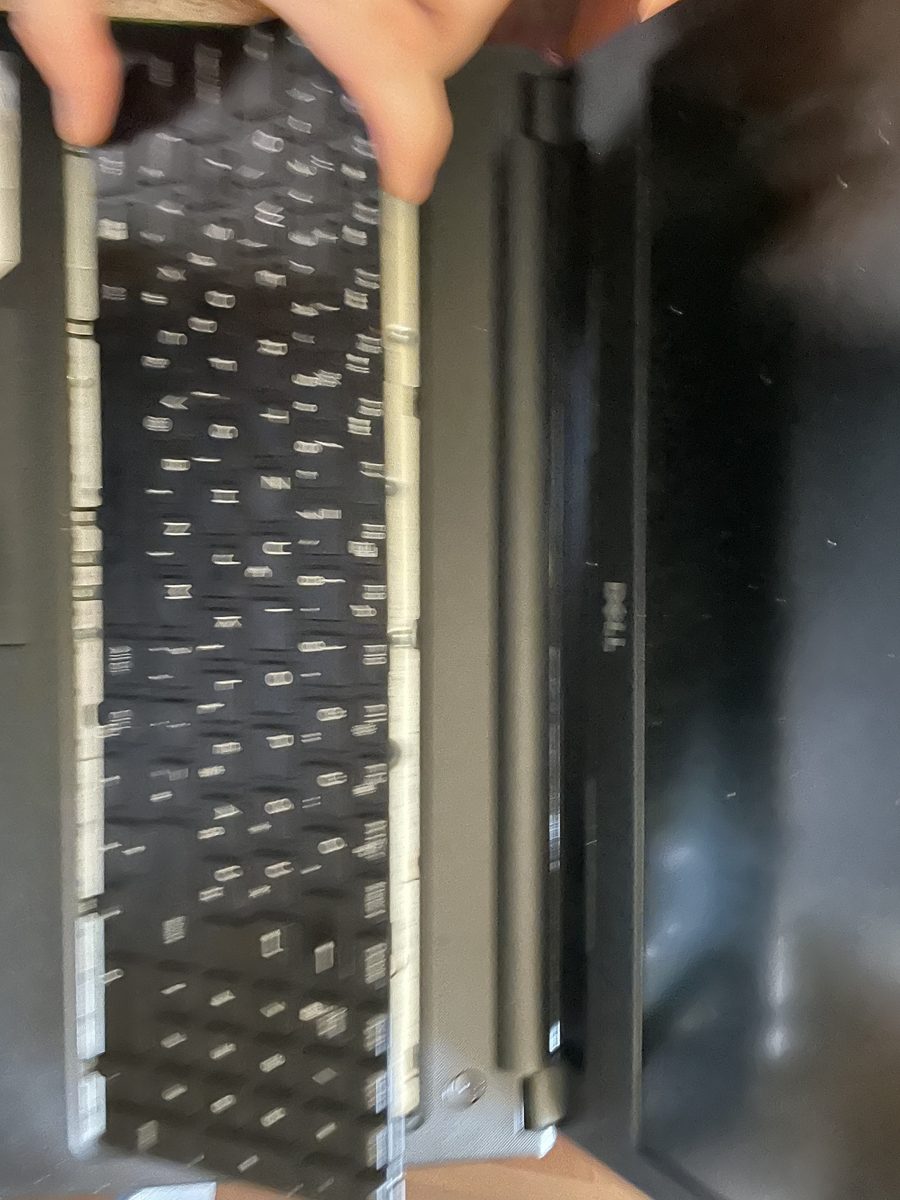 Dell Inspiron 15 3000 — rozebraný notebook