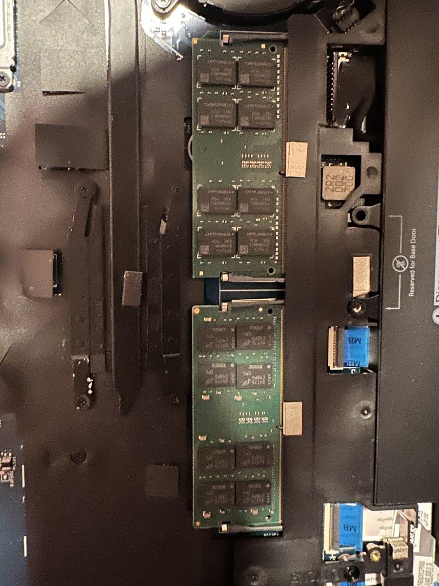 Dell Latitude 5500 — dva moduly RAM 16 GB v dual-channel režimu