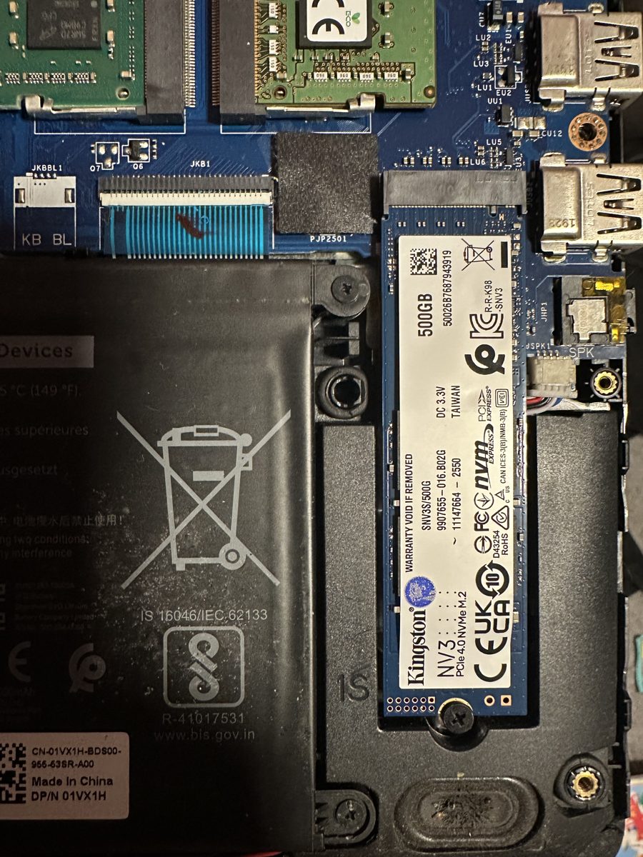 Dell Vostro 3590 — nový NVMe SSD Kingston NV3 500 GB v M.2 slotu