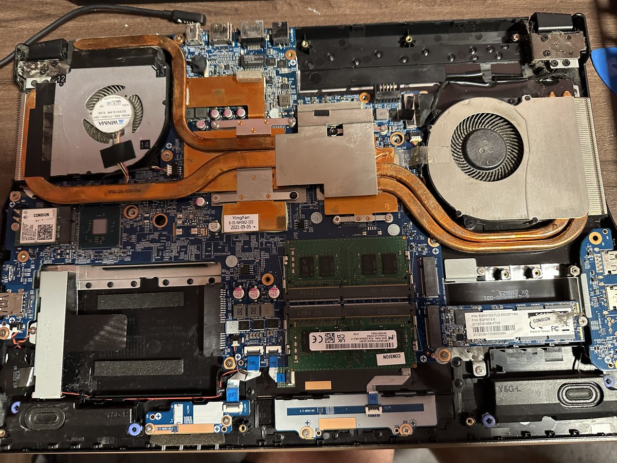 Gigabyte G5 GD-51EE123SD — notebook před servisem