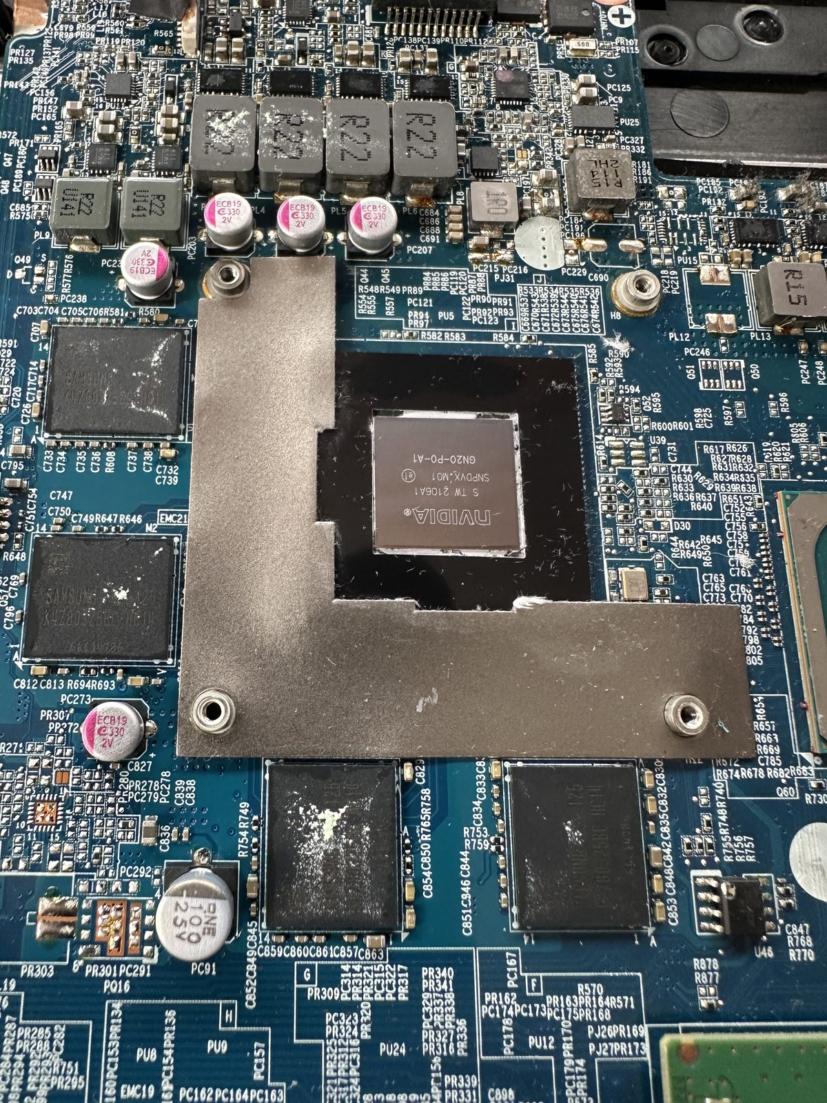 Gigabyte G5 GD-51EE123SD — stará zpuchřelá pasta
