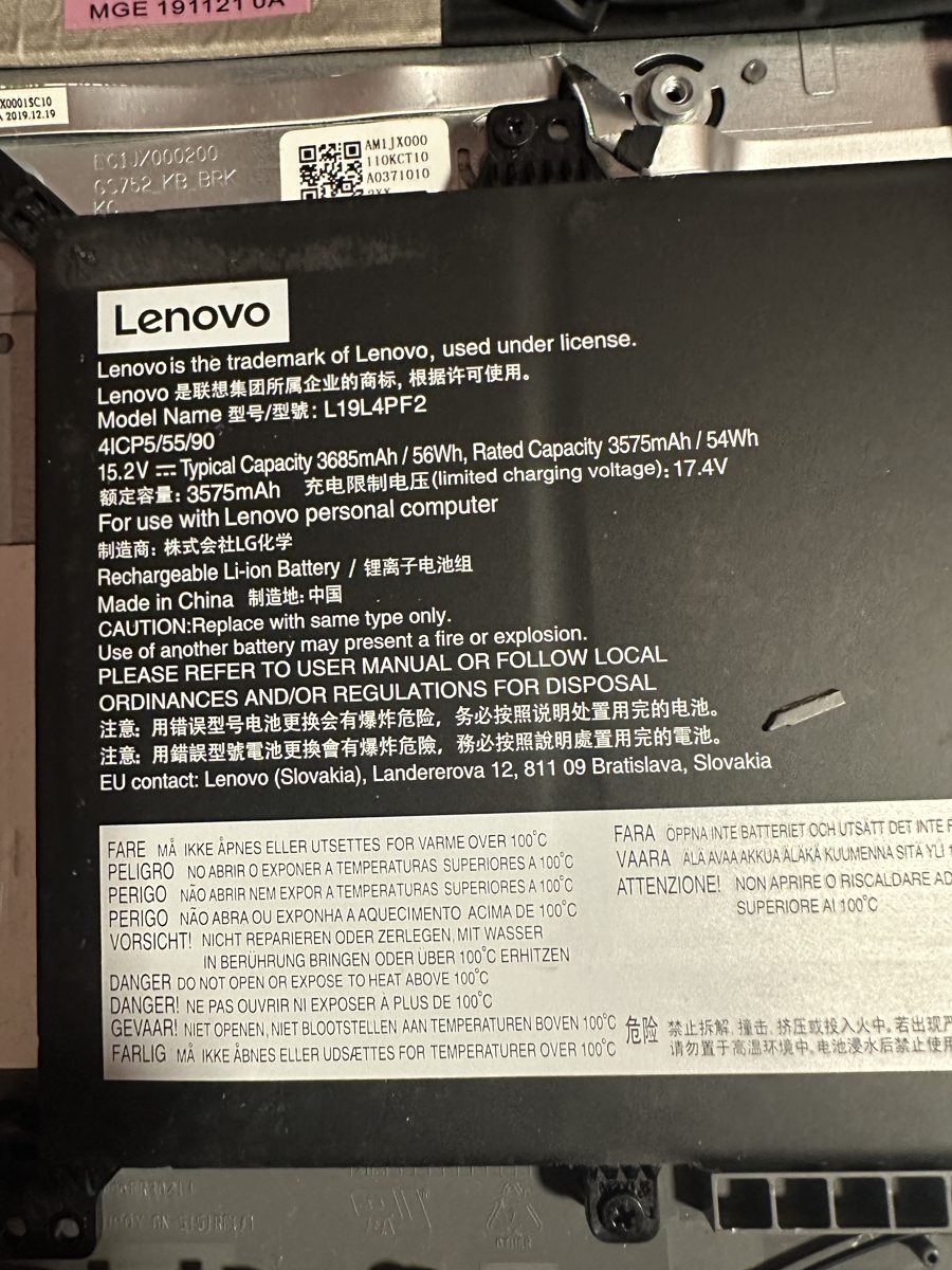 Lenovo IdeaPad 3 17IML05 — štítek baterie L19L4PF2 s kapacitou 56 Wh