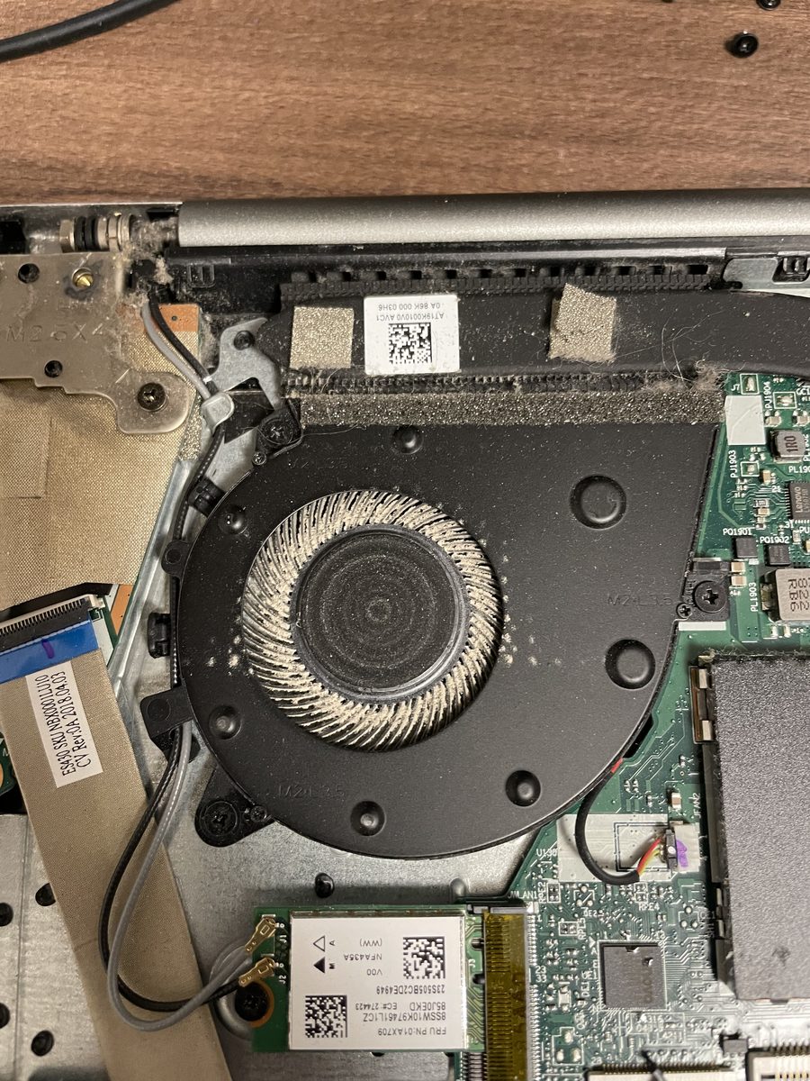 Lenovo IdeaPad 530S — rozebraný notebook