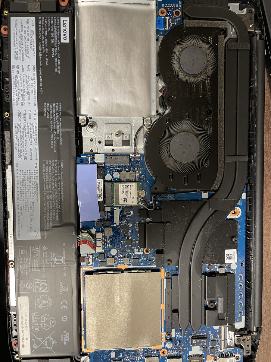 Lenovo IdeaPad Gaming 3 — otevřený notebook