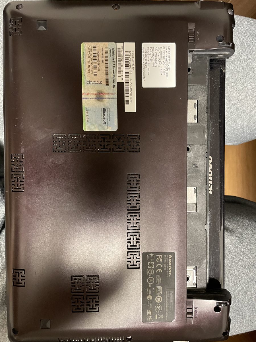 Lenovo IdeaPad U165 — zanesený ventilátor a chladič
