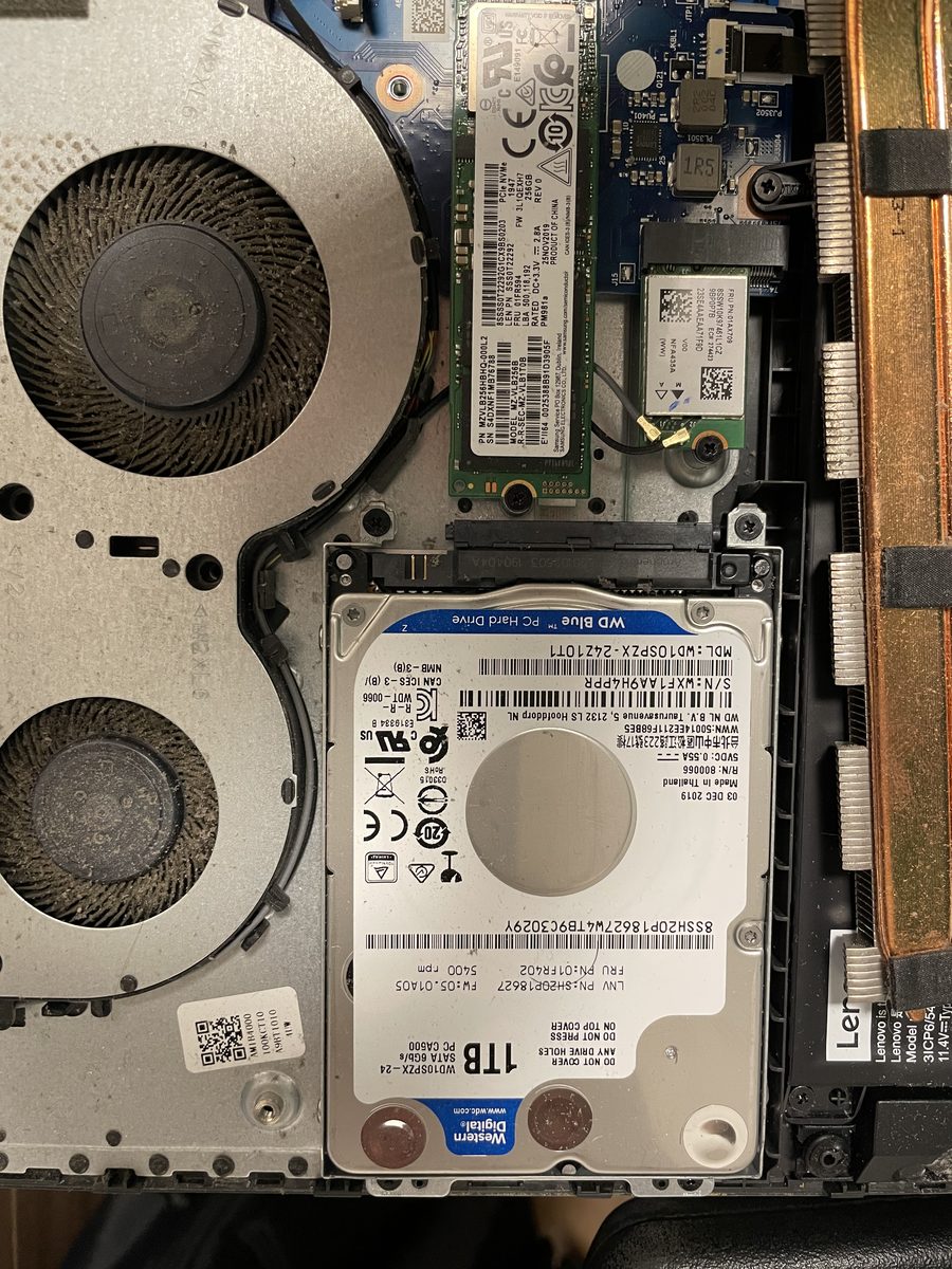 Lenovo L340 — ventilátor zanesený prachem
