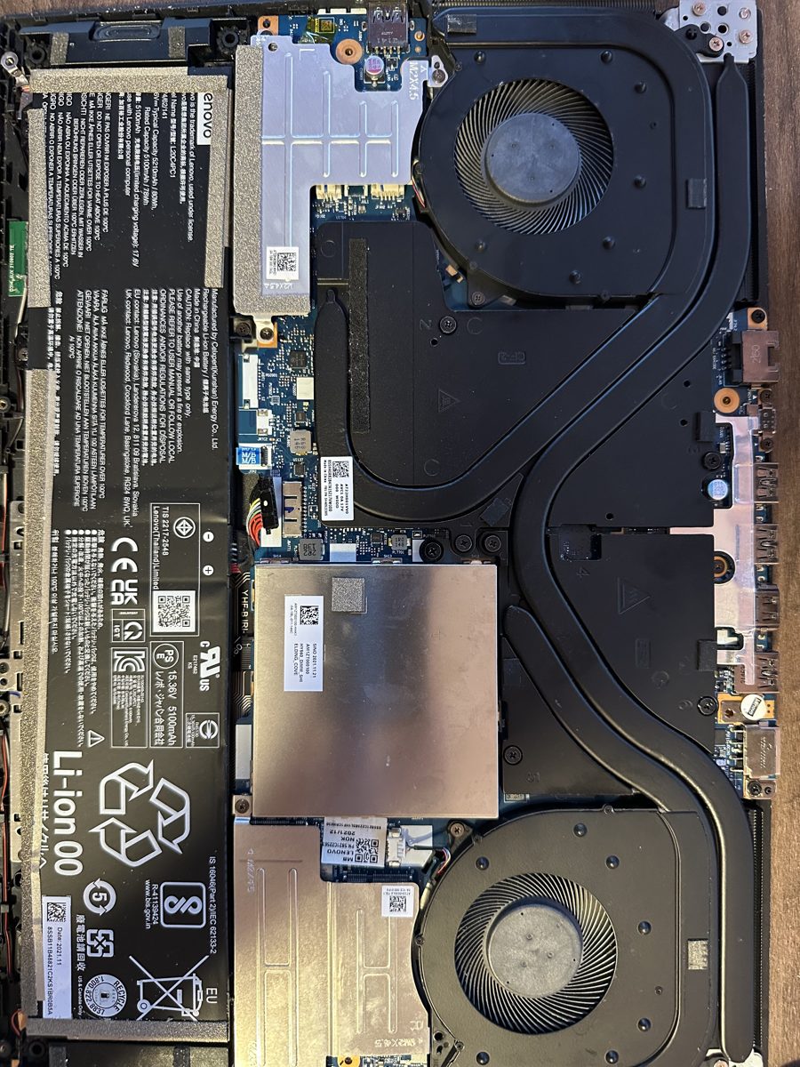 Lenovo Legion 5 15ACH6H — vnitřek notebooku po kompletním servisu