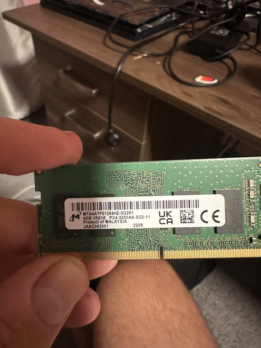 Lenovo V15 G2 ITL — vyjmutý původní paměťový modul 4 GB