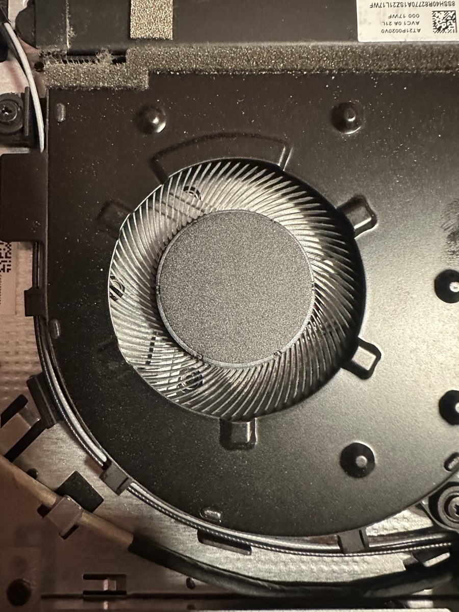 Lenovo V15 G2 ITL — vyčištěný ventilátor chlazení