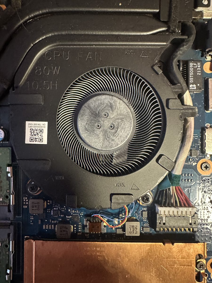Victus by HP 16-d0002nc — nový ventilátor osazený v notebooku